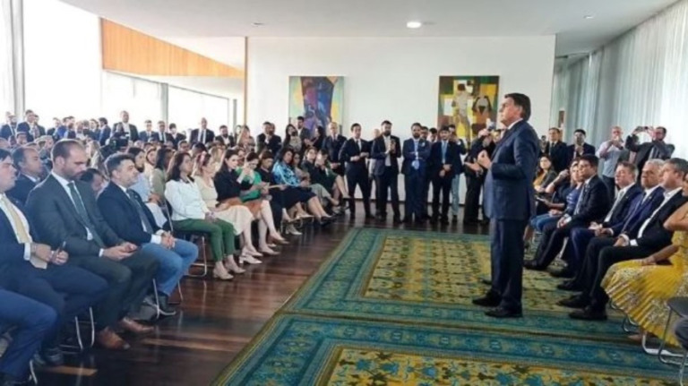 Bolsonaro recebe governadores e deputados reeleitos em Brasília