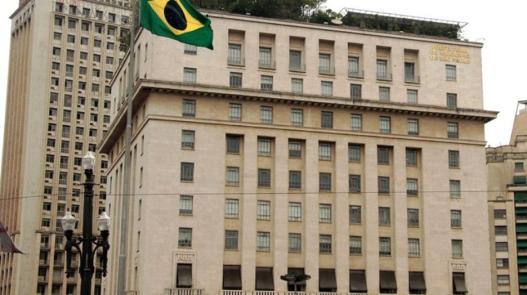 Prefeitura de SP mantém suspensão do início do serviço 'Uber Moto'