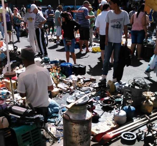 Comissão vai discutir novo modelo para feira de domingo; mudança pode ser adiada outra vez