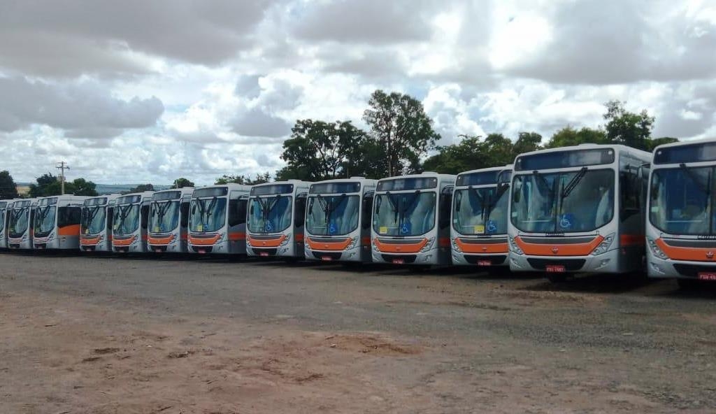 Grande Marília atrasa salários, leva ônibus para Bauru e anuncia demissões