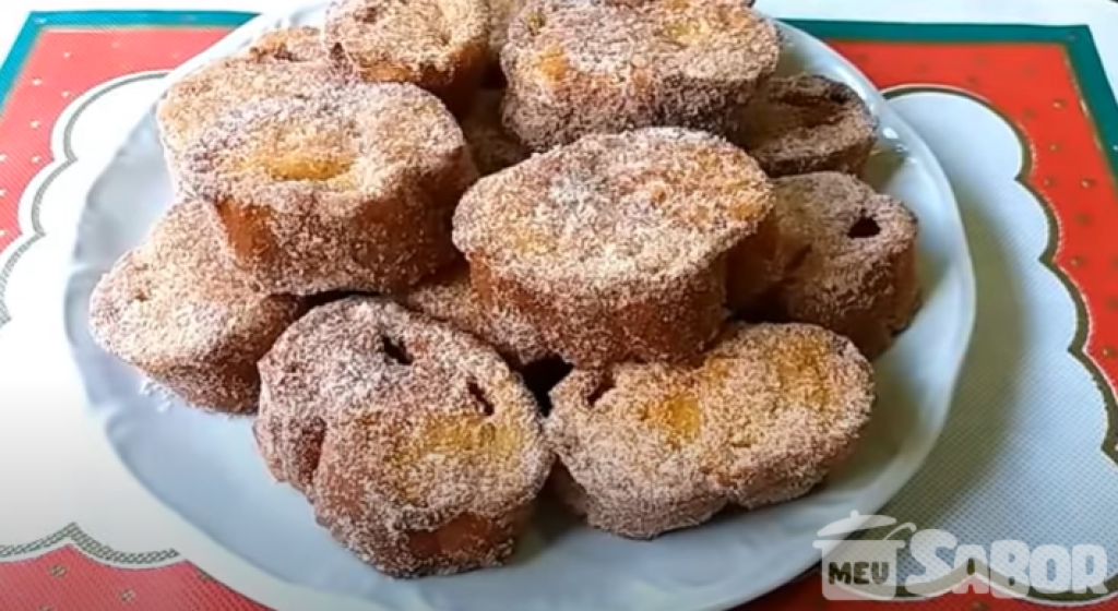 Tem pãezinhos sobrando e não sabe o que fazer? Veja essa receita de rabanada bem sequinha e super crocante!