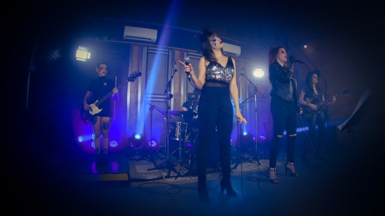 Banda Gum Pop, de Marília, toca sucessos de Lady Gaga em projeto de música no youtube