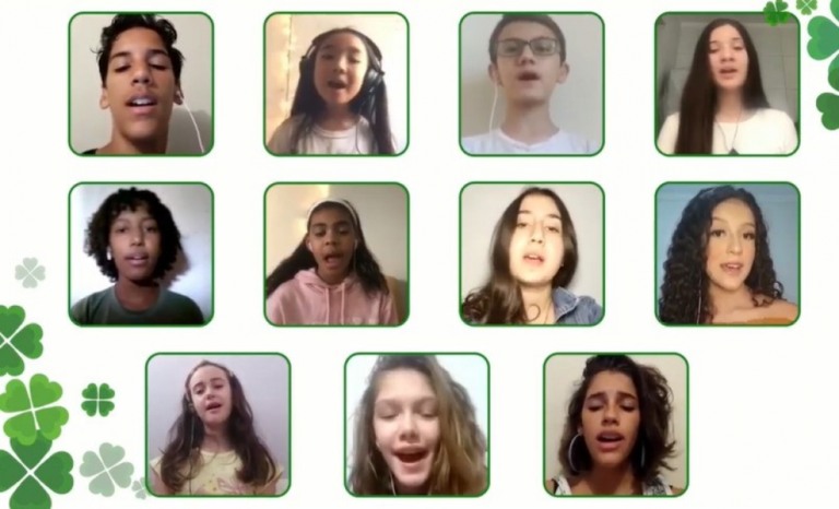 Alunos do Projeto Guri durante apresentação pela internet