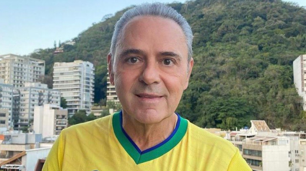Luis Roberto canta 'Evidências' na Globo em semifinal do vôlei nas Olimpíadas