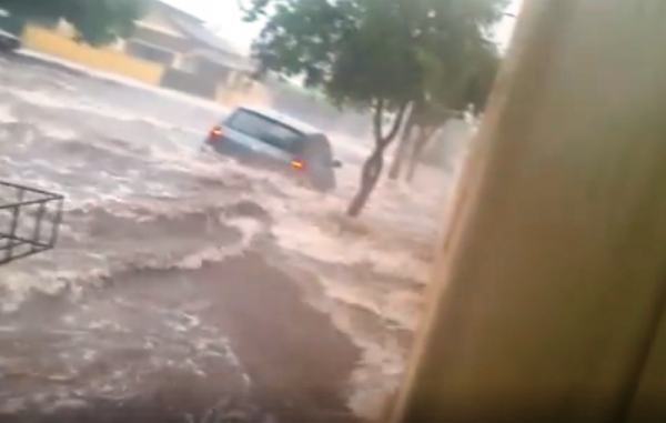 chuva provoca inundação em Tupi – reprodução Panorama Notícias