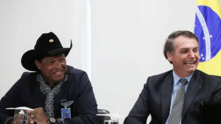 Mirando eleitorado evangélico, Bolsonaro amplia isenção a pastores