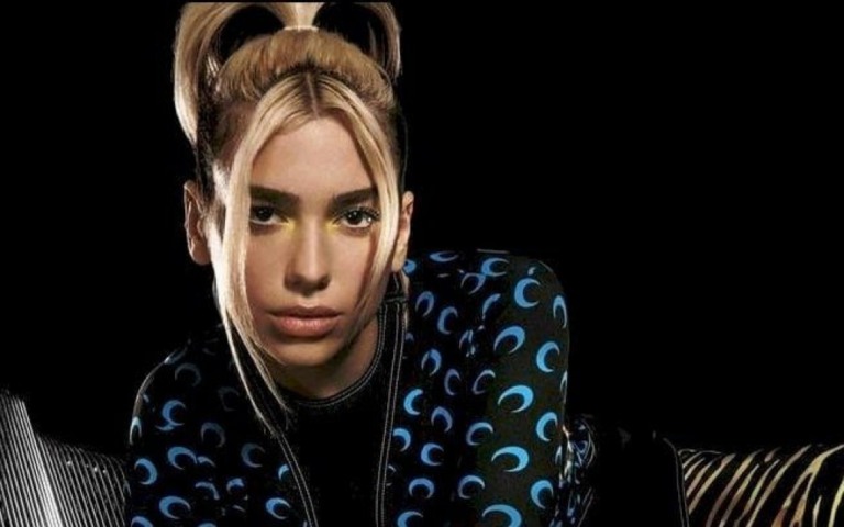 Dua Lipa anuncia novo podcast "At Your Service"