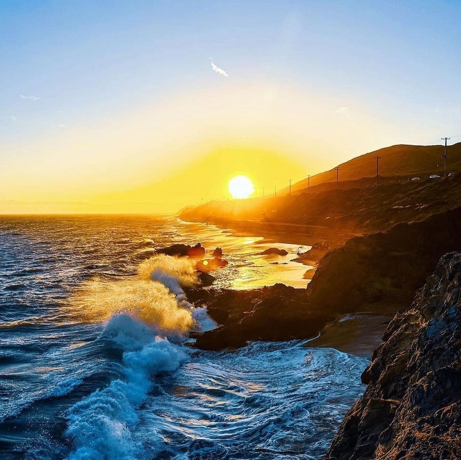 Vista para a praia do restaurante Malibu Farm. Foto: Reprodução/Instagram 21.07.2023