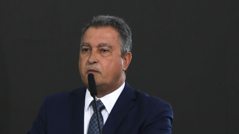 Costa diz que reunião com ministros foi para 'uniformizar a equipe'