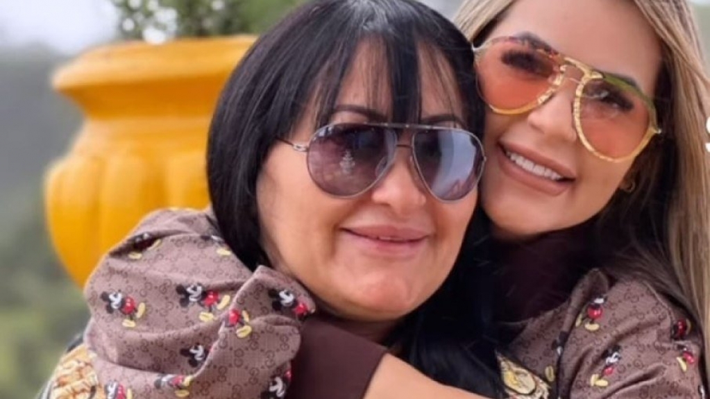 Mãe de Deolane participa de esquema de pirâmide no Instagram e vende seguidores Mãe de Deolane participa de esquema de pirâmide no Instagram e vende seguidores