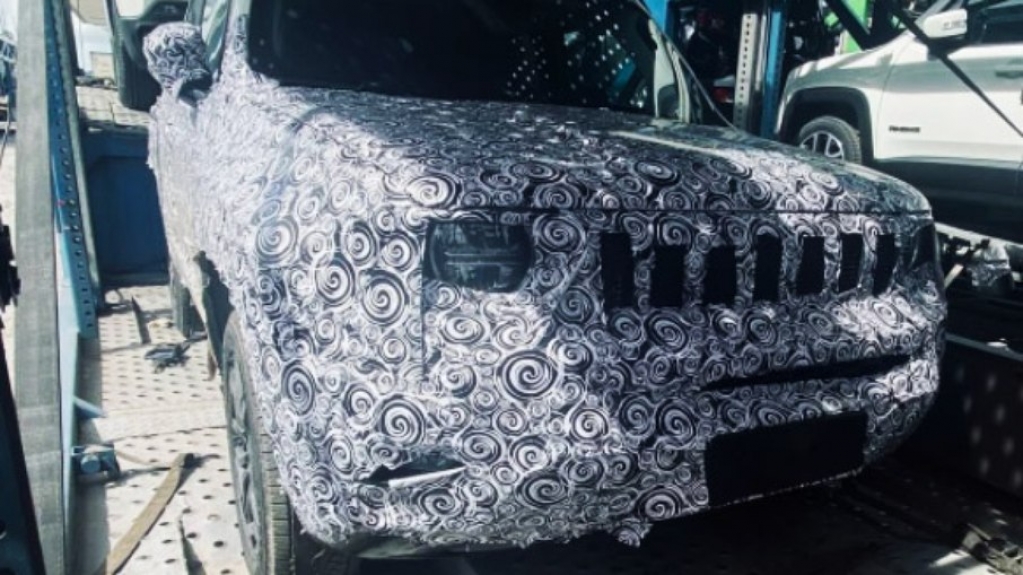 Jeep Renegade 2023 é visto com camuflagem antes do lançamento