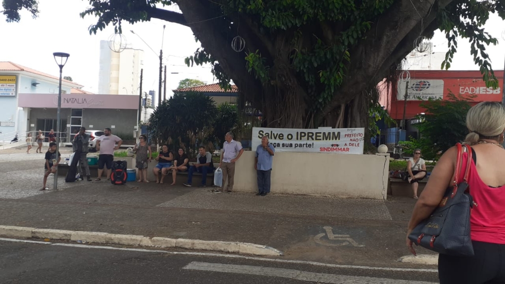 Prefeitura contesta sindicato após protestos e nega atrasos em pagamentos