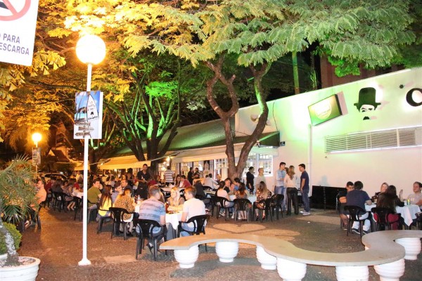 Chaplin abre programa de fim-de-ano com decoração e grandes eventos