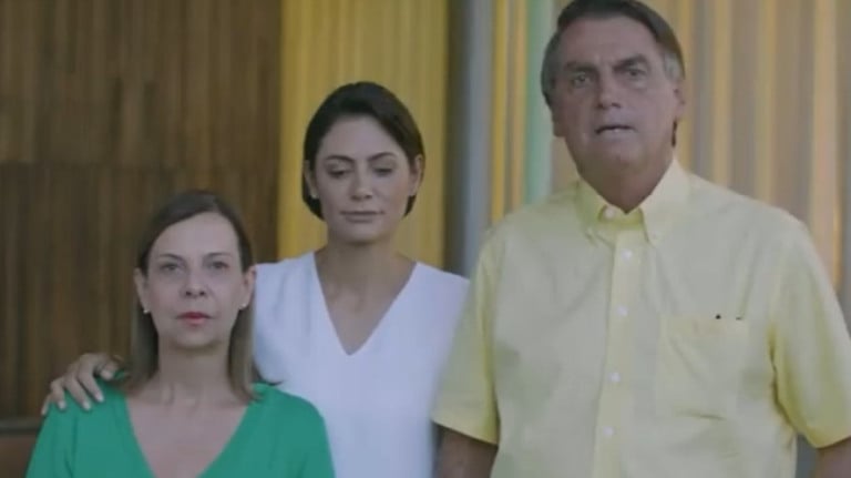 Vídeo: Bolsonaro se desculpa após dizer que "pintou um clima"