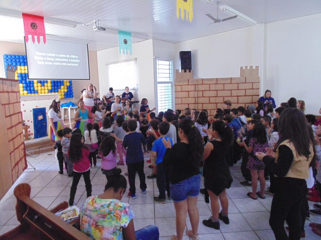 Igreja promove  Escola Bíblica de Férias para crianças de 4 a 10 anos