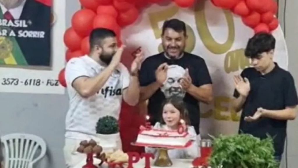 Filho de militante do PT diz que assassino gritava: 'Aqui é Bolsonaro'