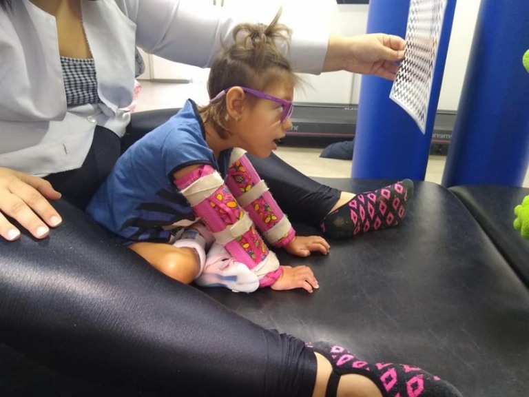 Helena Guerreira – Campanha arrecada para carrinho especial de criança em Marília