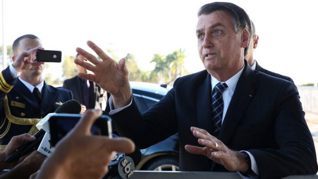 Bolsonaro ataca Barroso e diz que "povo vai reagir" se não tiver voto impresso