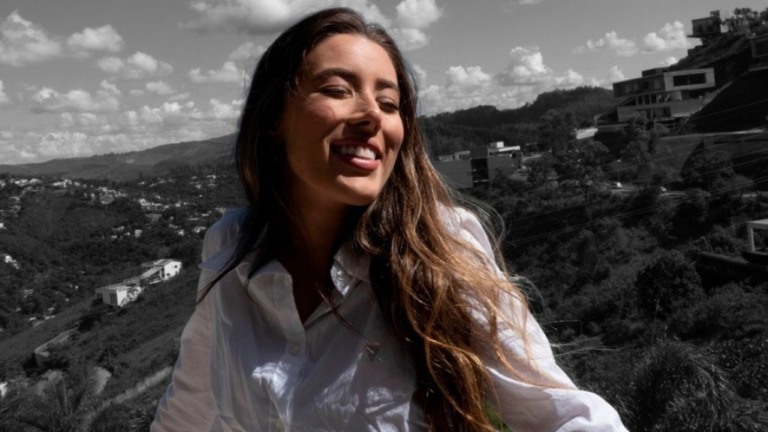 Cantora mineira Luiza Felício lança EP 'Preto e Branco'