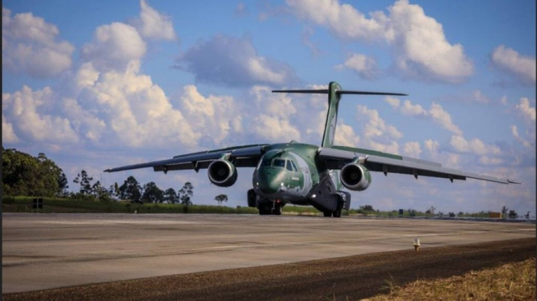 Buscas por avião da FAB desaparecido em SC continuam neste sábado