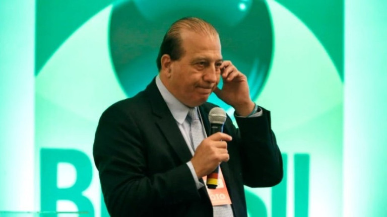 Relator no TCU volta atrás e manda Bolsonaro devolver joias