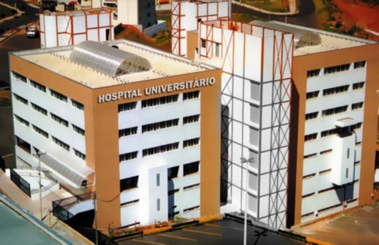 HBU pede doações de toalhas em Marília; voluntários ajudam saúde e entidades
