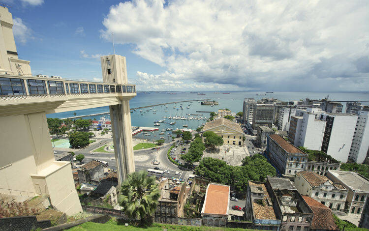 O Elevador Lacerda é outro ponto que deve fazer parte do roteiro de quem vai a Salvador. Foto: shutterstock 