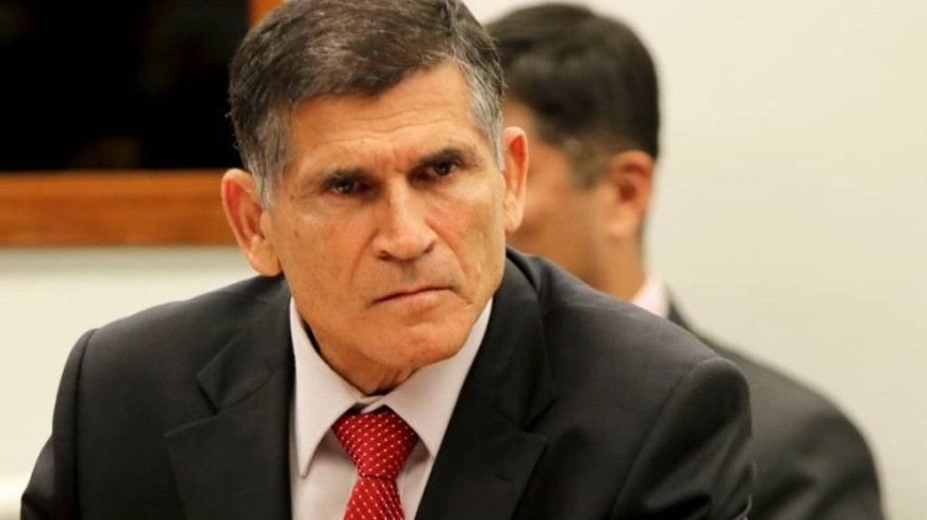 Santos Cruz critica saída de militares contra Lula: 'Não tem sentido'