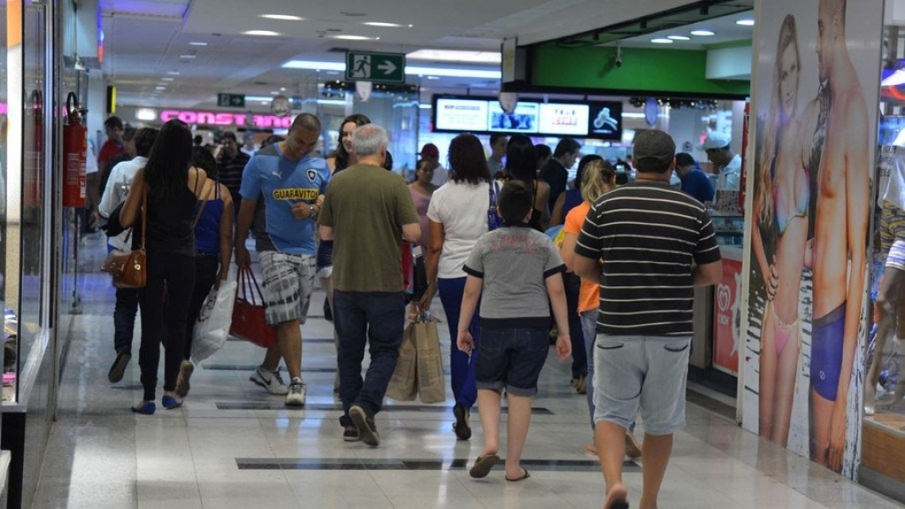 Com alta na inflação, comércio prevê redução de R$ 44,7 bi em compras de Natal