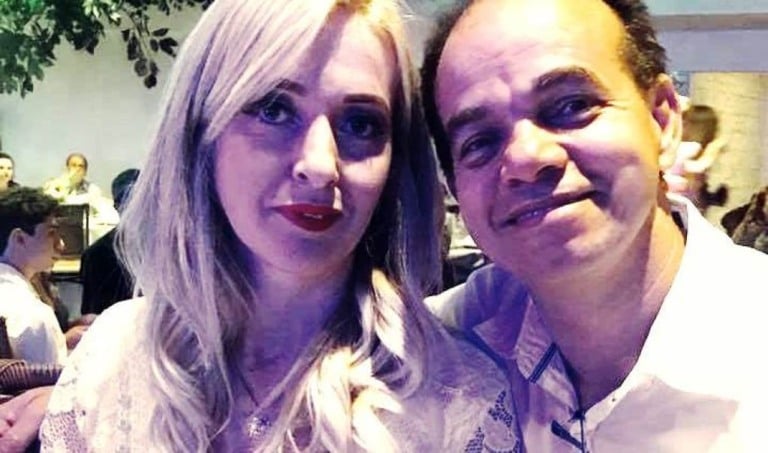 Adriana com o coronel Dhaubian: agora separados, ele presos e ela processada após morte
