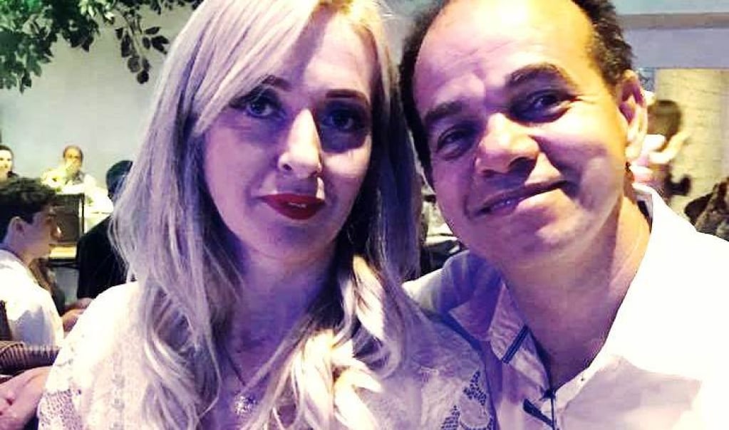 Adriana com o coronel Dhaubian: agora separados, ele presos e ela processada após morte