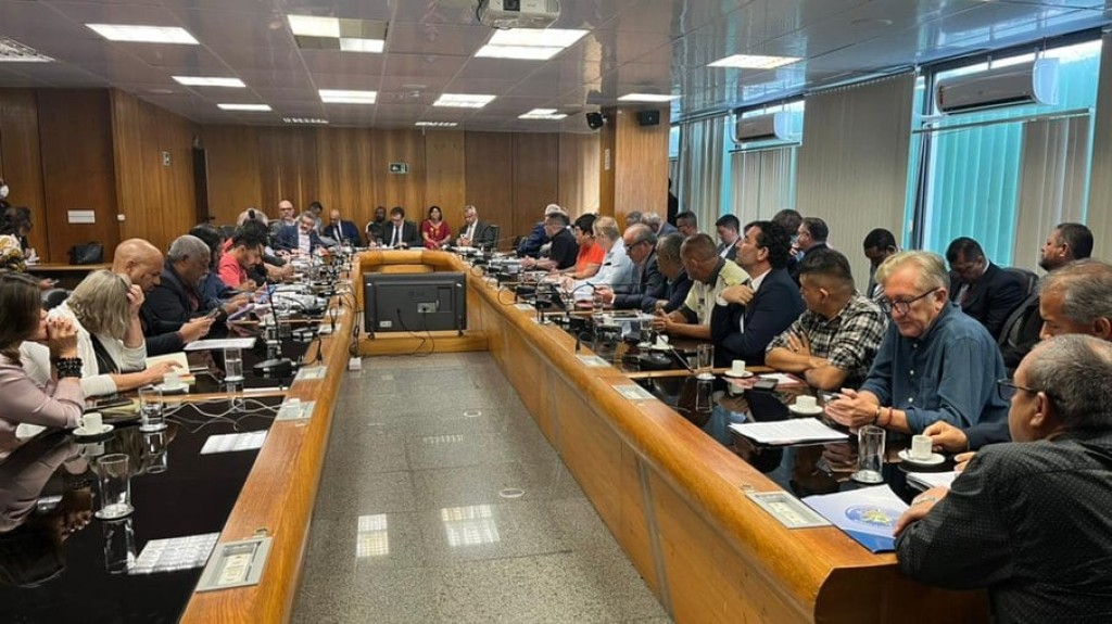 Reajuste do salário mínimo indexado ao PIB deve ficar para 2024