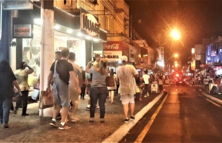 Comércio de Marília programa horários especiais para Dia dos Namorados