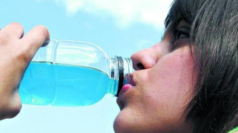Isotônicos e energéticos em sua saúde bucal