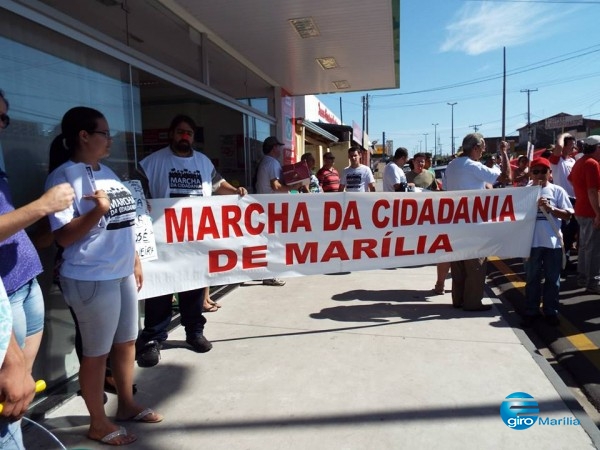 Sem desfile, feriado terá protesto contra aumento de passagens e corrupção