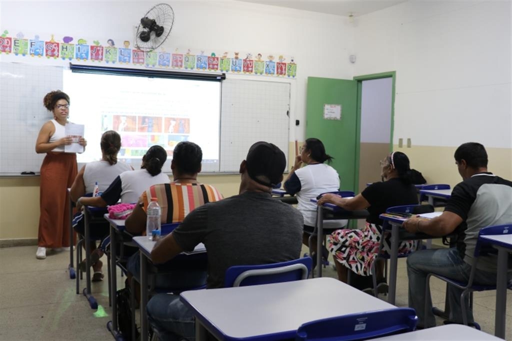 Educação de Marília abre matrículas para alfabetização de jovens e adultos