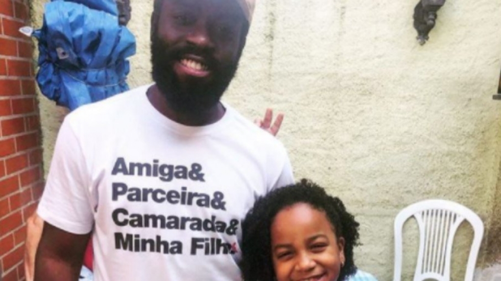 Vídeos de Douglas Silva dançando com a filha viralizam Vídeos de Douglas Silva dançando com a filha viralizam