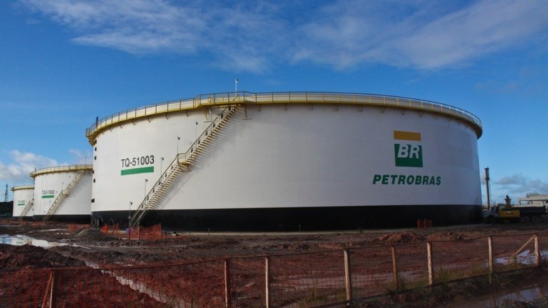Cade estende prazo para Petrobras vender refinarias