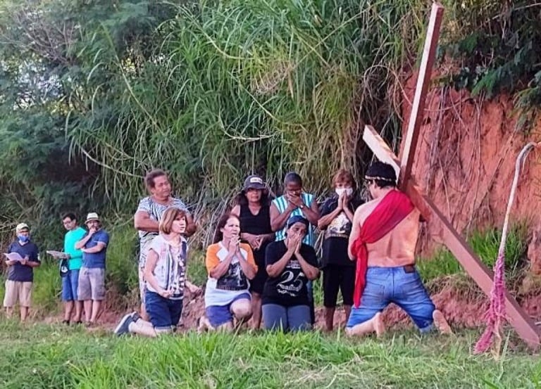 Ensaio para encenação da Paixão de Cristo reúne 80 voluntários no feriado em Marília