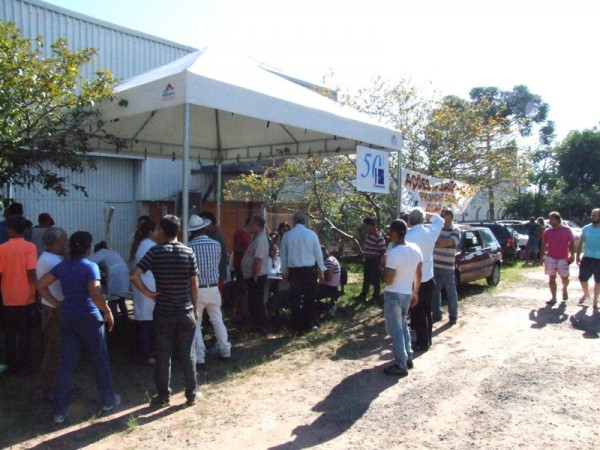 Equipe da Famema durante atendimento no Feirão de Carros – Divulgação