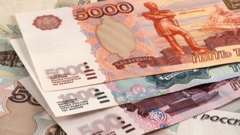 Rússia x Ucrânia: rublo atinge menor valor desde 2015; vale comprar?