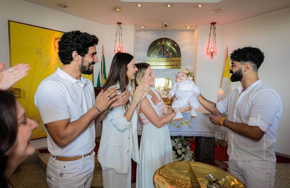 Batizado de Francisco, filho de Thaila Ayala e Renato Goés. Foto: Reprodução/Instagram