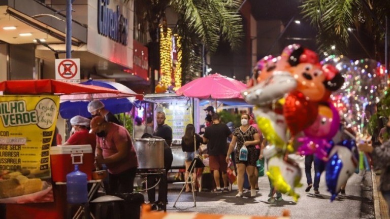 Rio paga R$ 500 a ambulantes por cancelamento dos blocos de Carnaval