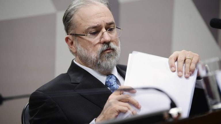 Augusto Aras diz que prisão de Bolsonaro não se discute