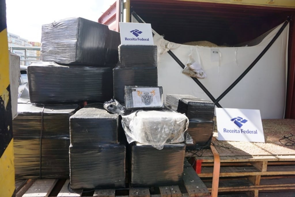 Receita apreende 555kg de cocaína em carga de café enviada para França