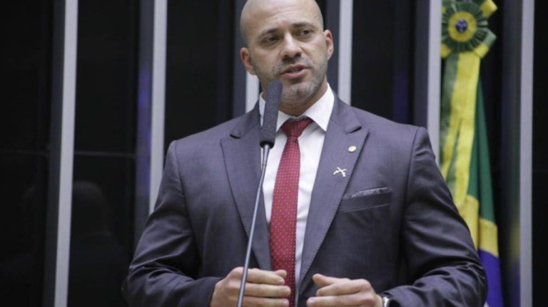 PF apreendeu mais de R$ 270 mil em espécie na casa de Daniel Silveira