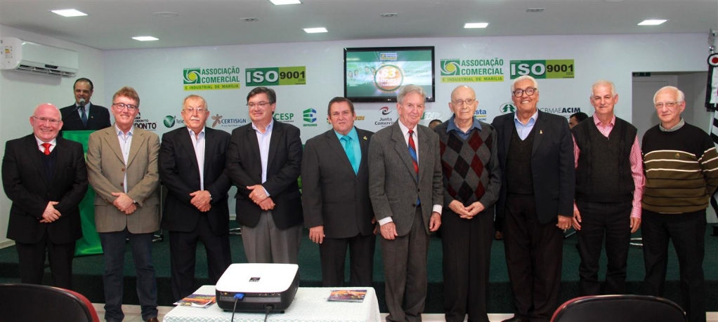 Acim comemora 83 anos com ex-presidentes e homenagem