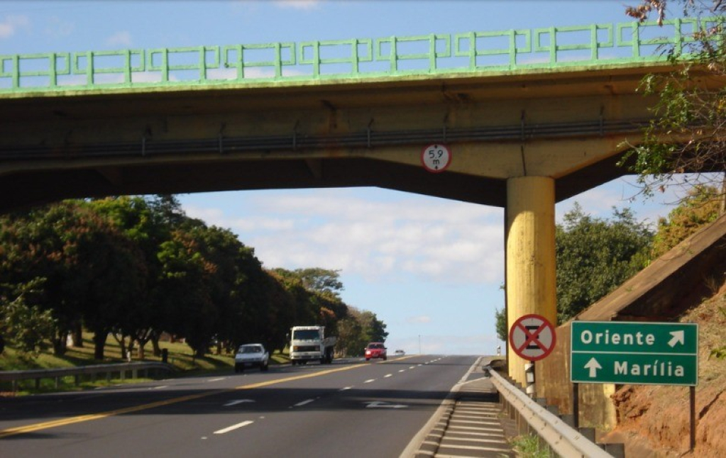 Obra na SP-294 marca demolição de viaduto em Oriente; muda acessos Obra na SP-294 marca demolição de viaduto em Oriente; muda acessos