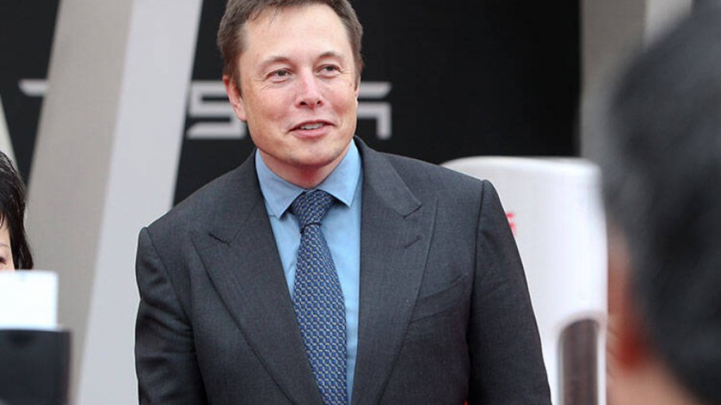 Fábrica da Tesla é processada por racismo Fábrica da Tesla é processada por racismo