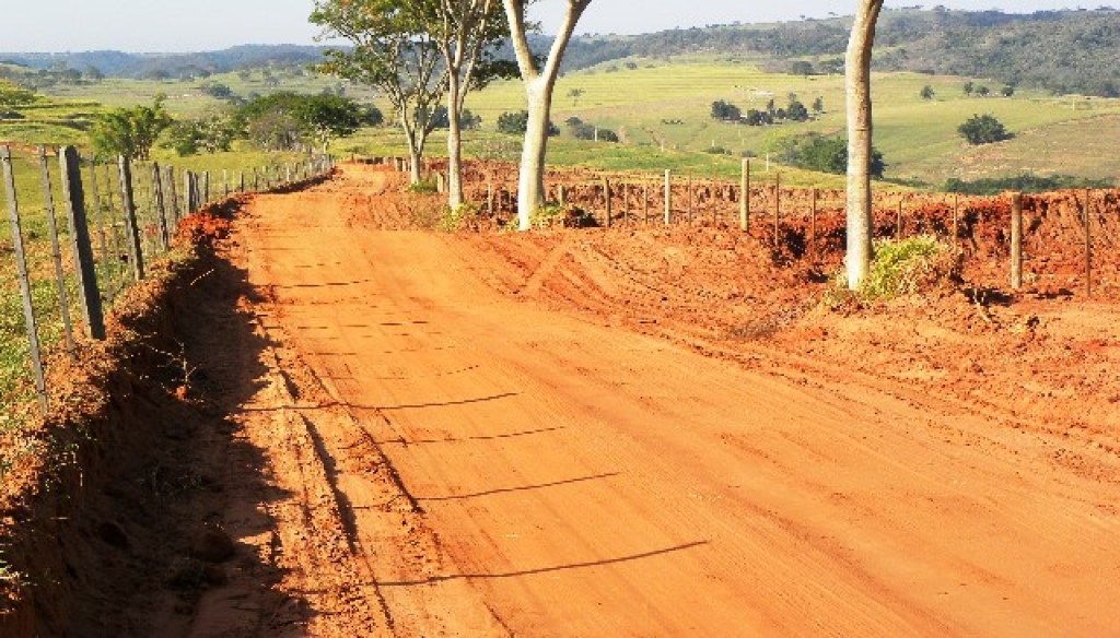 Projeto obriga proprietários a conservar acostamento em estradas rurais de Marília